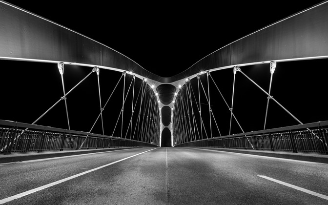 eastharborbridgefromfrankfurtammain