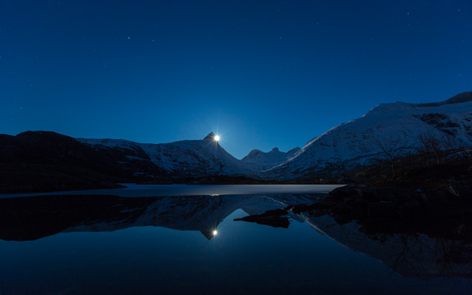 themoonappears