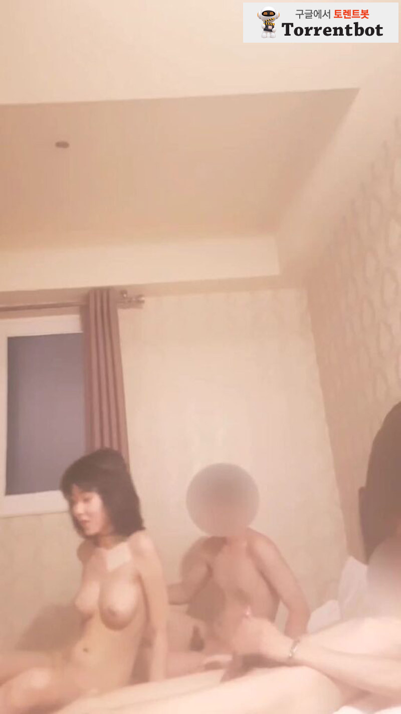 어린 가슴 큰 슬렌더 2대1 쓰리썸